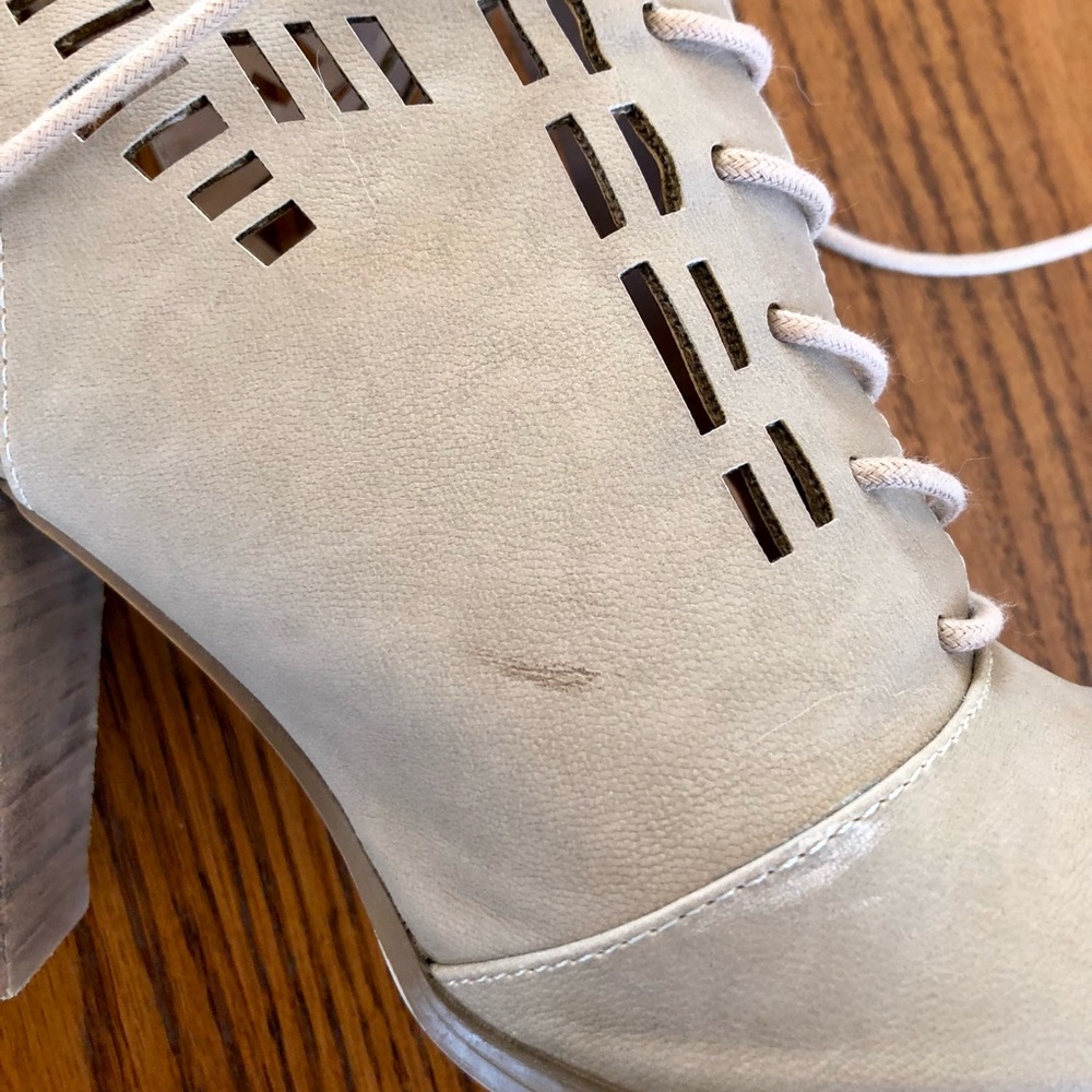 Restricted Sandals - Picture 6 of 7